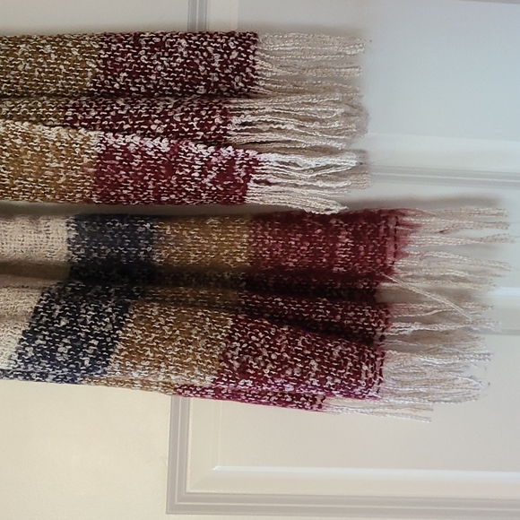 Striped Scarf with Fringe - Picture 3 of 4